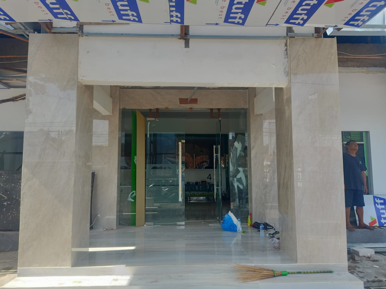 Interior & Eksterior image 2